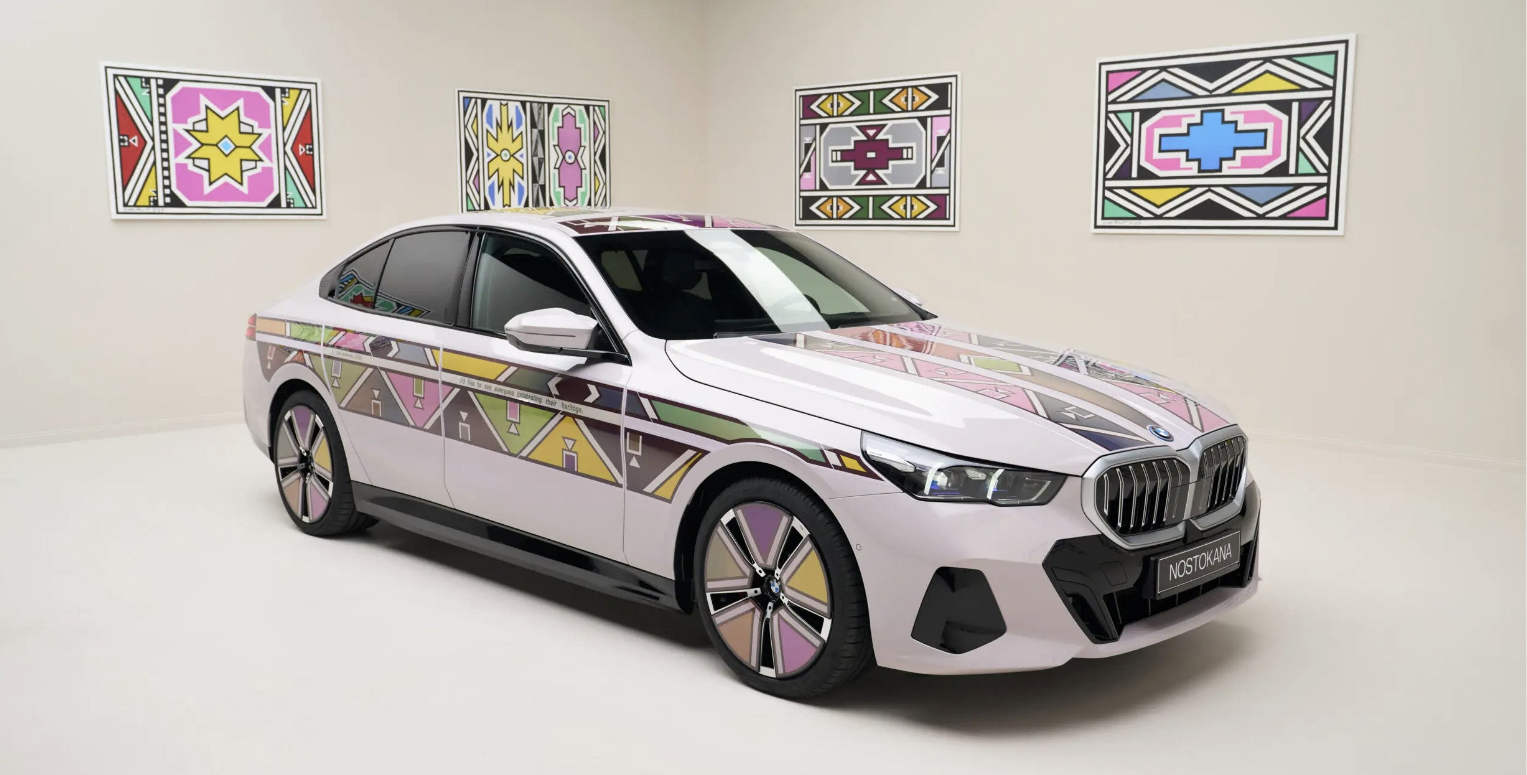 E-Ink新聞:從黑白到彩色,BMW i5 Flow NOSTOKANA展現Prism 3彩色電子紙未來潛力