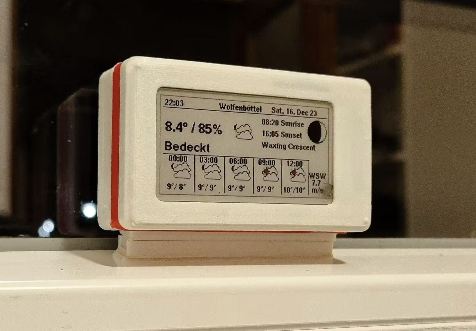 E-Ink新品:節能監測天氣,由Ricardo Sappia打造的太陽能E Ink氣象站