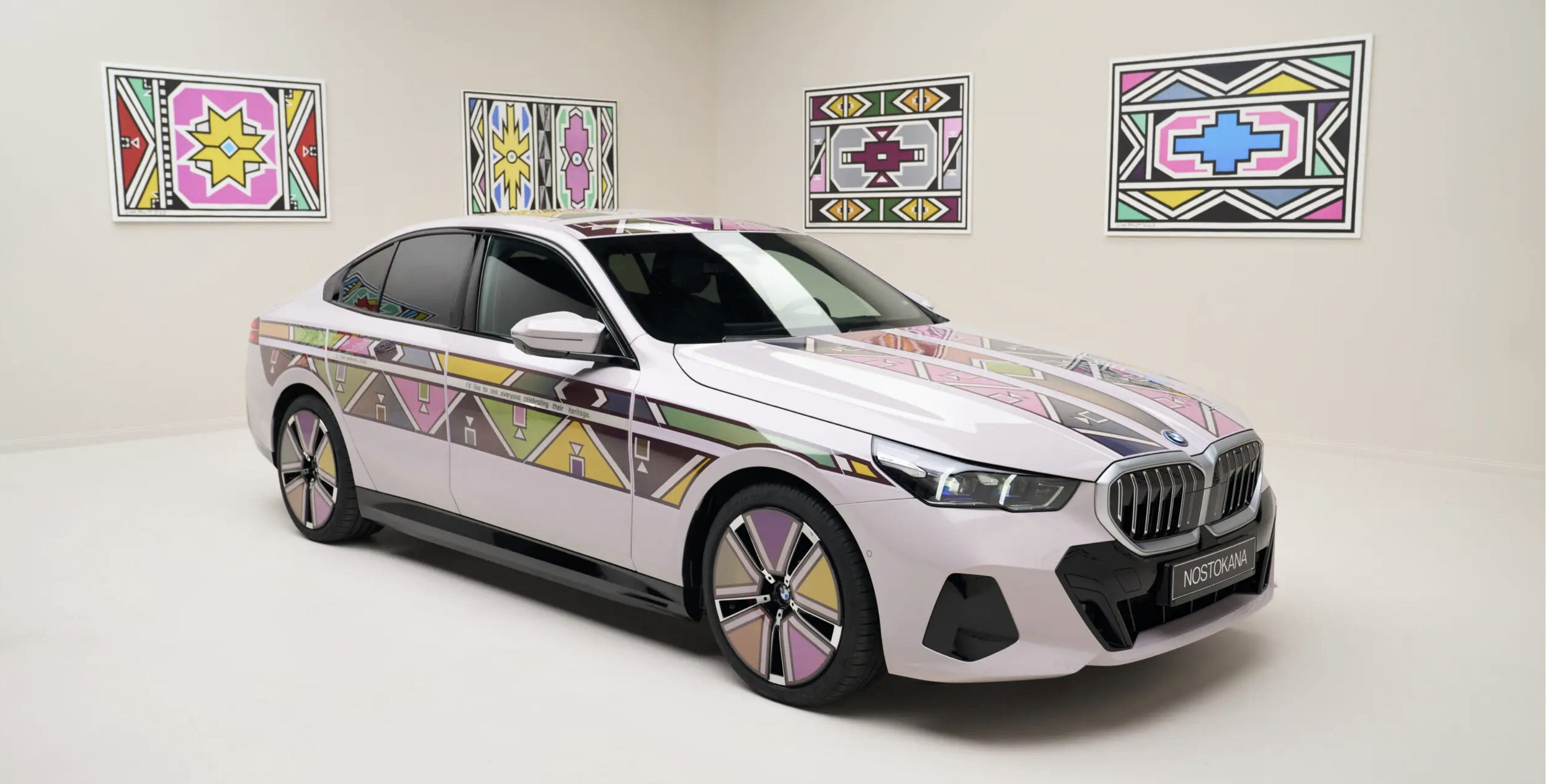 E-Ink新聞：從黑白到彩色，BMW i5 Flow NOSTOKANA展現Prism 3彩色電子紙未來潛力