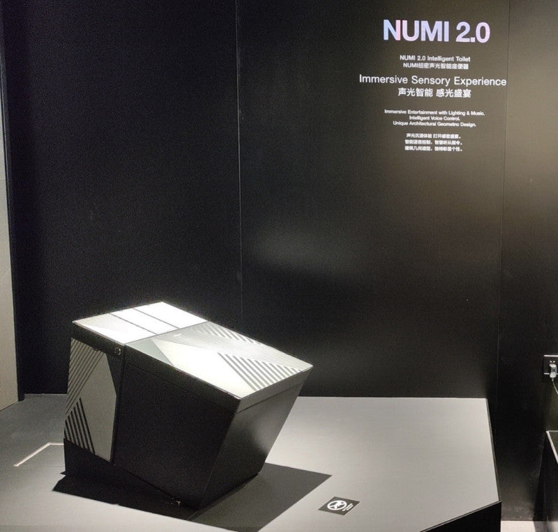 E-Ink新品：科勒Kohler與元太科技合作推出，貼合E Ink Prism電子紙的智慧馬桶NUMI 2.0